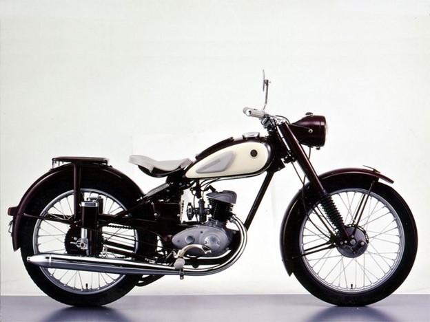 Chiếc xe đầu tiên của Yamaha - YA-1 vô cùng tinh tế và nổi bật.