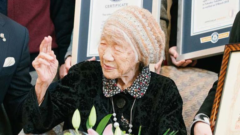 Cụ bà Tanaka- người sống thọ nhất hành tinh- sẽ tham gia hành trình rước đuốc Olympic Tokyo 2021